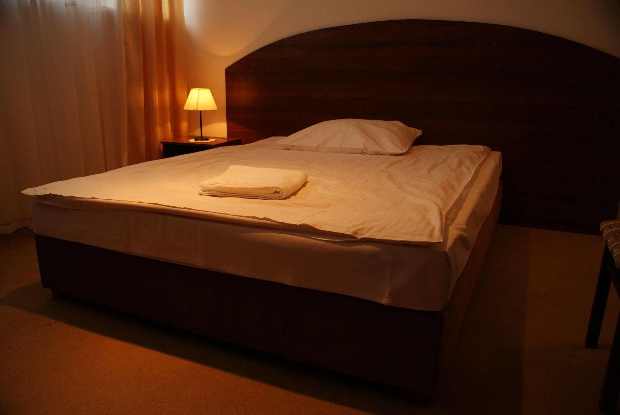 Scsk Brzezno Hostel กดัญสก์ ภายนอก รูปภาพ