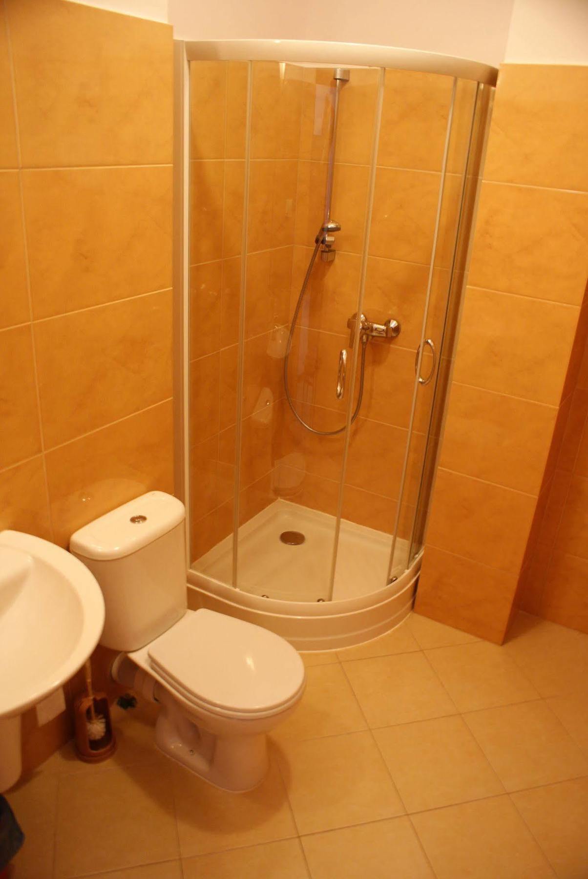 Scsk Brzezno Hostel กดัญสก์ ภายนอก รูปภาพ