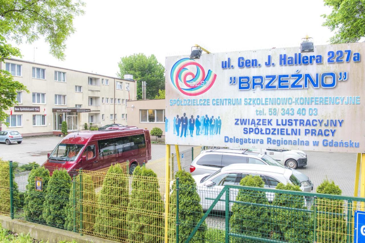 Scsk Brzezno Hostel กดัญสก์ ภายนอก รูปภาพ