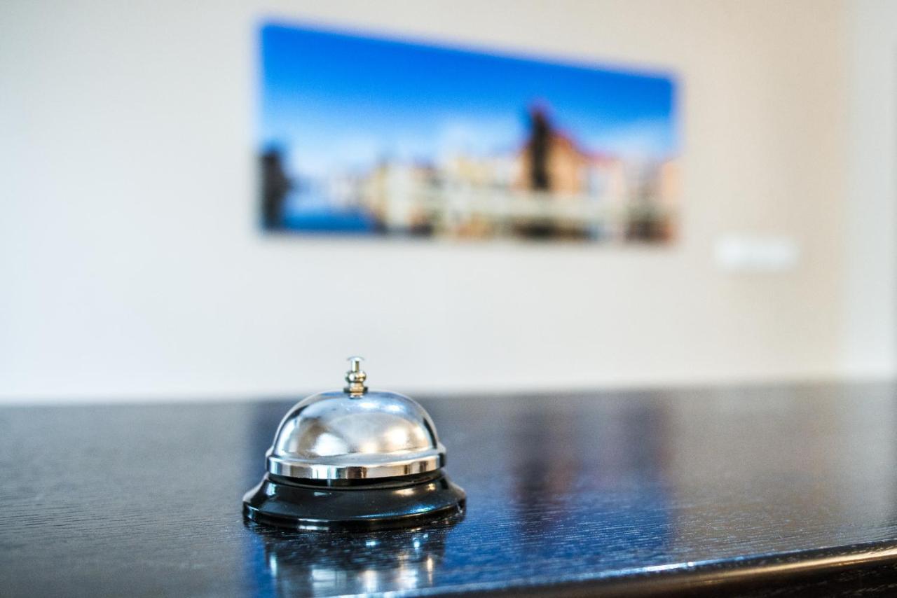 Scsk Brzezno Hostel กดัญสก์ ภายนอก รูปภาพ