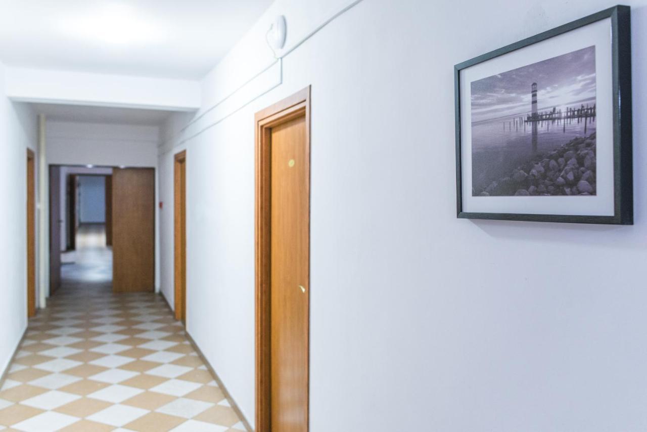 Scsk Brzezno Hostel กดัญสก์ ภายนอก รูปภาพ