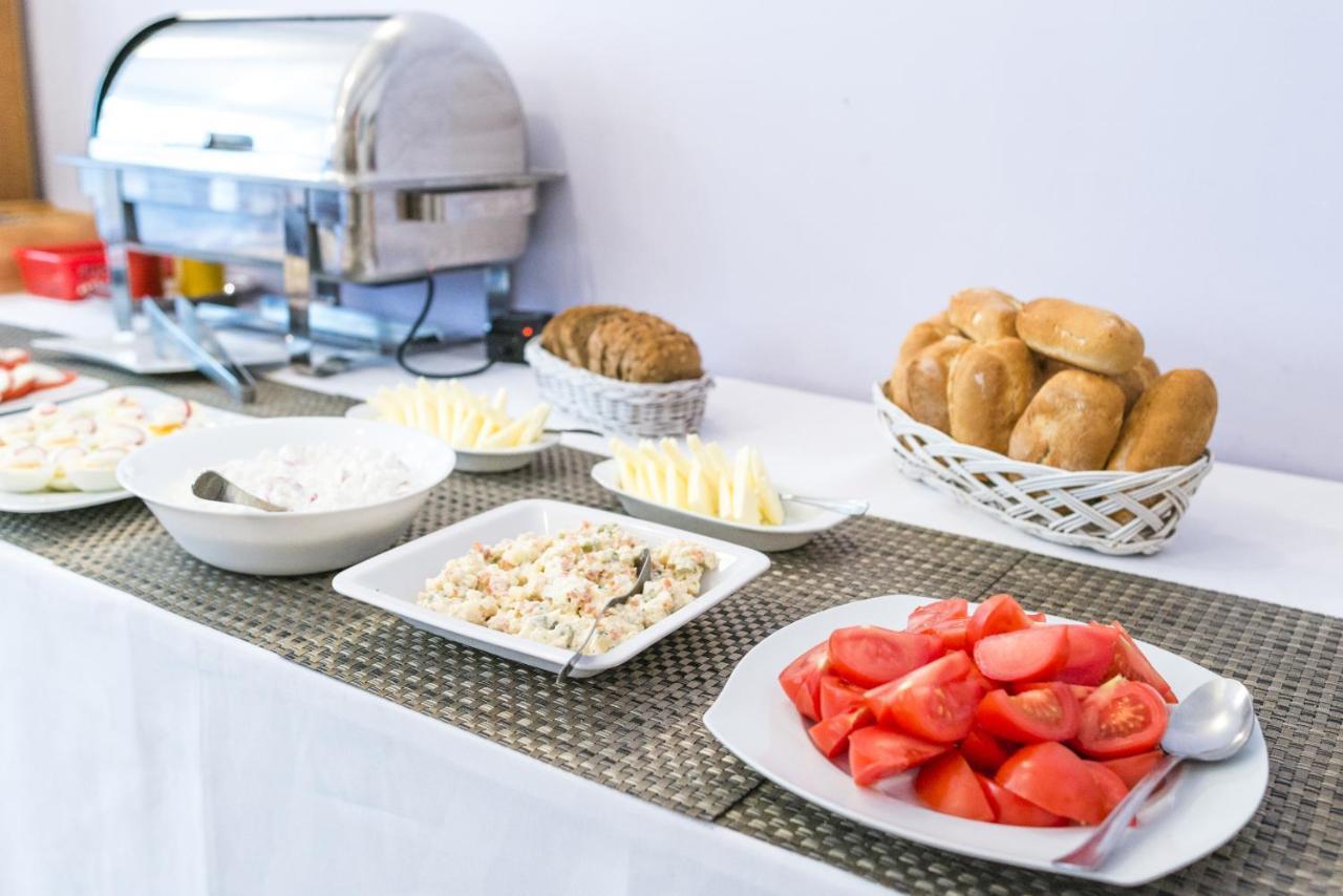 Scsk Brzezno Hostel กดัญสก์ ภายนอก รูปภาพ